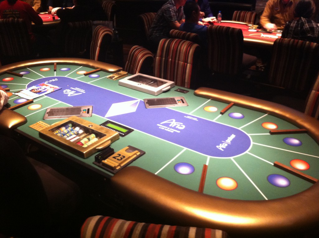 poker tables at casino niagara